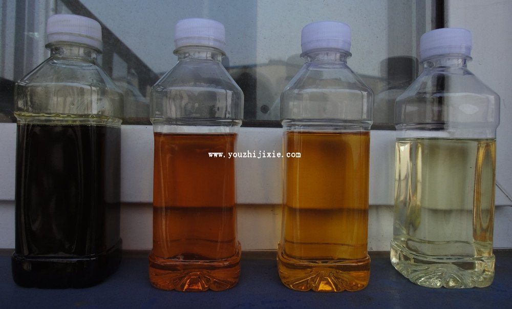 從左到右分別是：毛油、中和油（經過脫膠和脫酸）、脫色油（經過吸附脫色）、精煉油（經過脫臭）